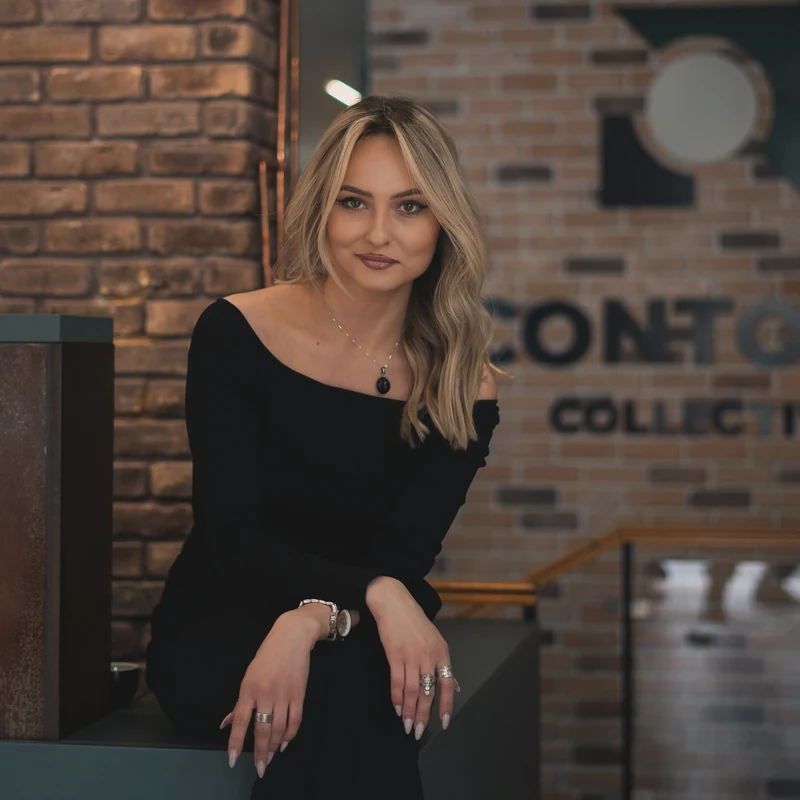 Alina — hairstylist la Contour Collective