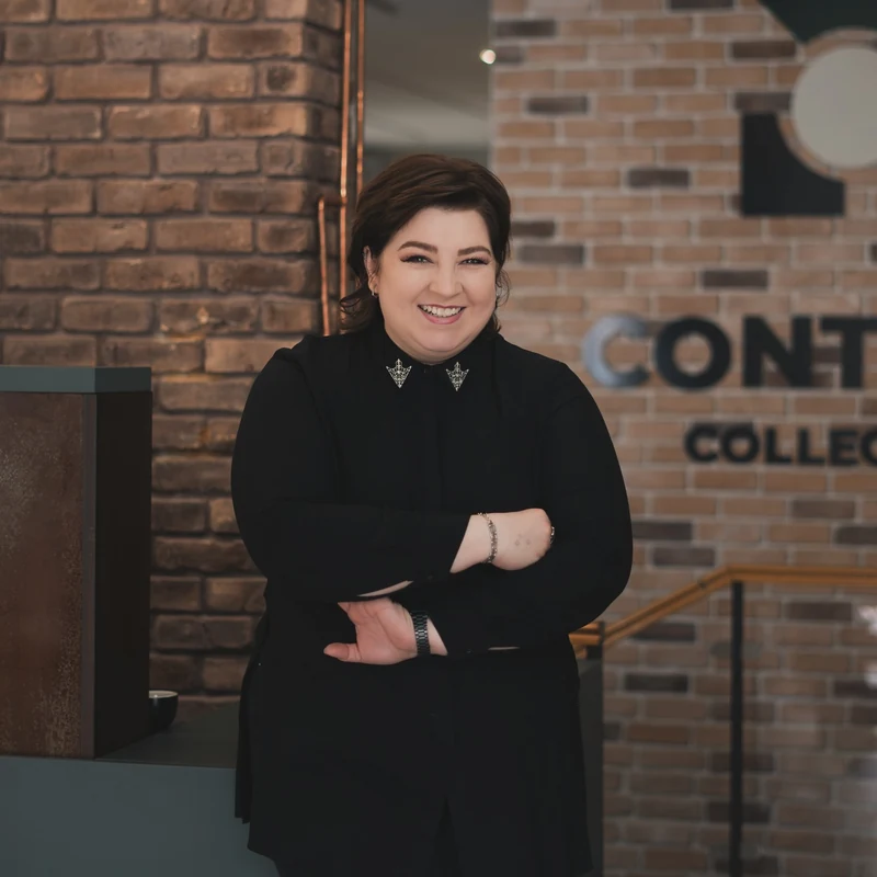 Cristina — specialist păr creț la Contour Collective