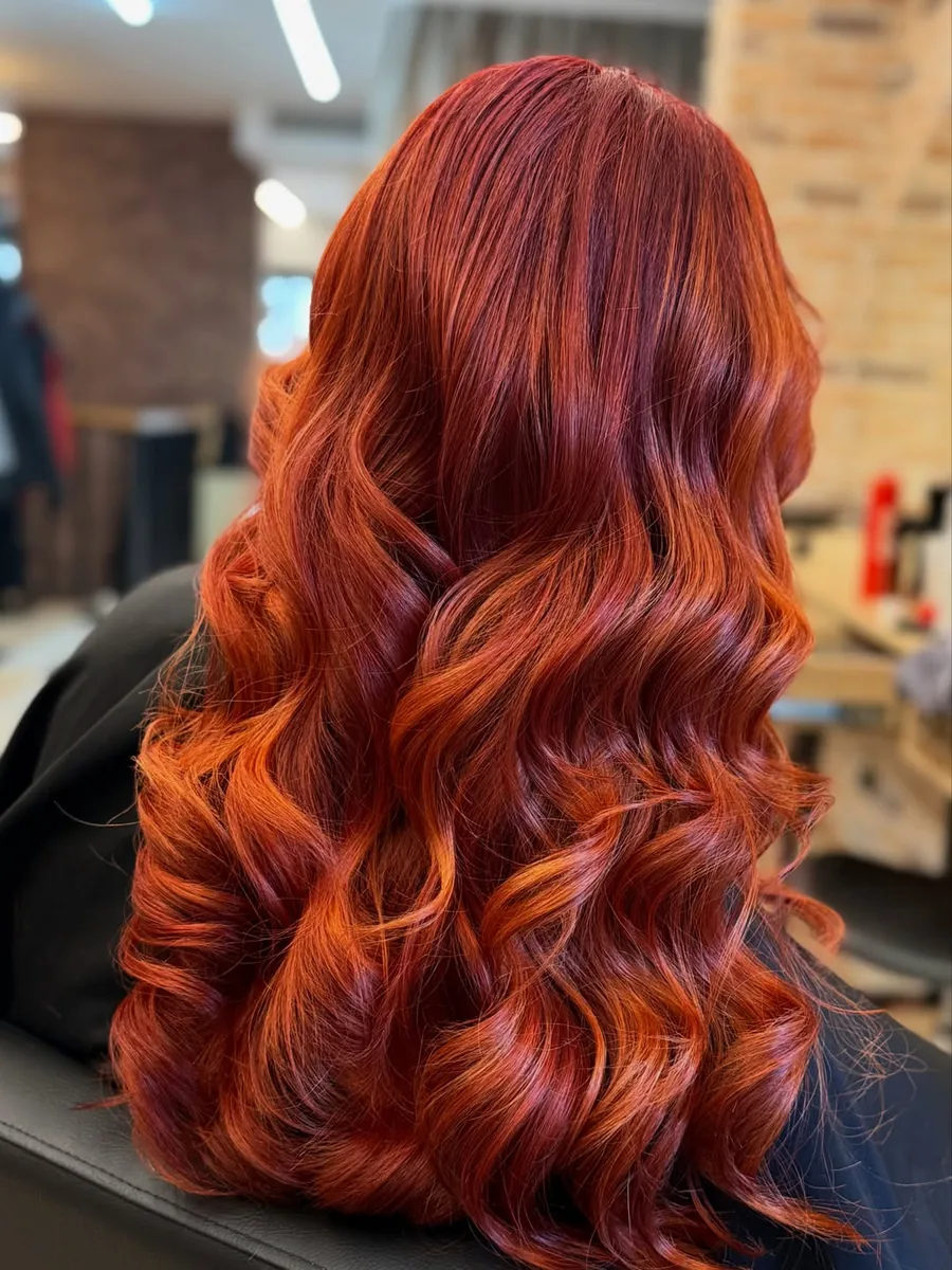 Culoare roșu-copper cu waves
